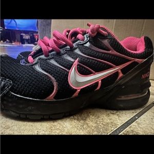 Nike Women’s Black And Hot Pink Tennis Shoe